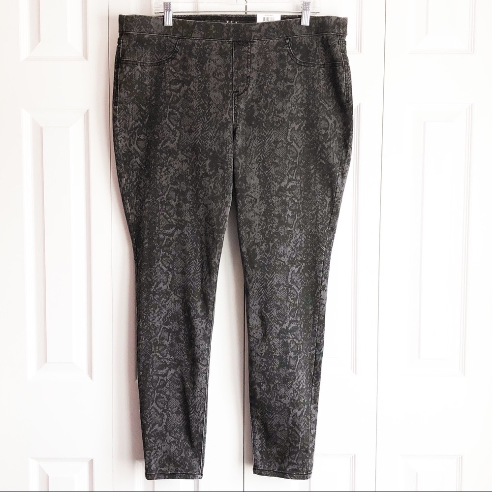 NWT Style & Co. Gray Cobra Snakeskin Stretch Pull-On Jeggings XL